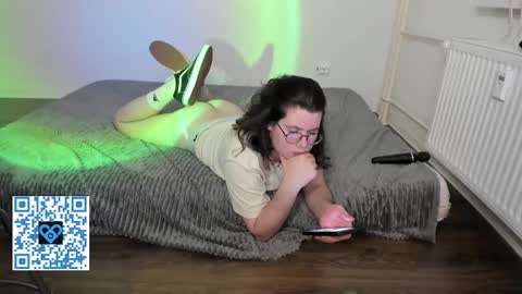 Snapshot of derek_shameless chatting on 12.13.25 Derek online show from 12.13.25