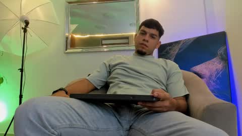 derek online show from 11.04.25