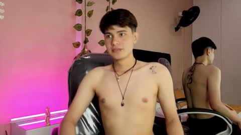 Snapshot of derek_sinn chatting on 02.03.26 derek_sinn online show from 02.03.26