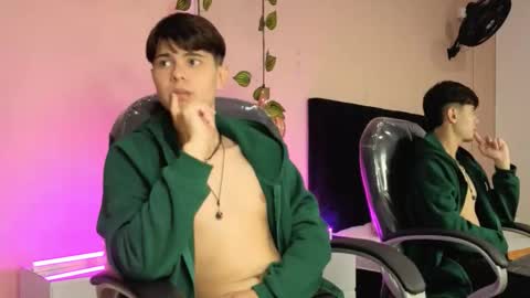 Snapshot of derek_sinn chatting on 02.04.26 derek_sinn online show from 02.04.26