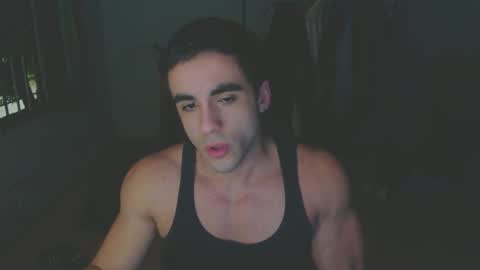 Snapshot of derekhuge chatting on 11.09.25 derekhuge online show from 11.09.25