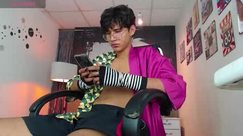 Snapshot of deren_ chatting on 12.15.25 DEREN online show from 12.15.25