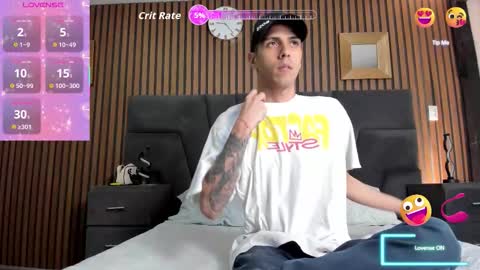 Snapshot of derrymeyers chatting on 10.22.25 derrymeyers online show from 10.22.25