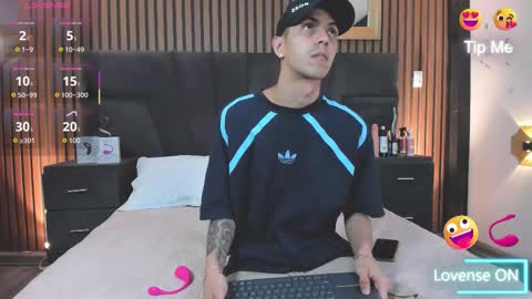 Snapshot of derrymeyers chatting on 11.09.25 derrymeyers online show from 11.09.25