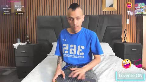 Snapshot of derrymeyers chatting on 11.12.25 derrymeyers online show from 11.12.25