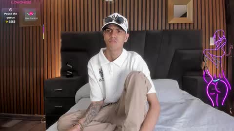 Snapshot of derrymeyers chatting on 12.01.25 derrymeyers online show from 12.01.25