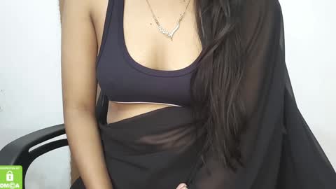 Snapshot of desicoupleshow chatting on 02.05.25 Eva and Adam online show from 02.05.25