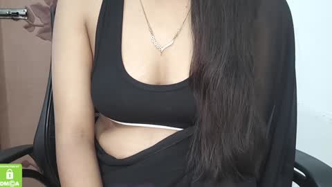 Snapshot of desicoupleshow chatting on 02.06.25 Eva and Adam online show from 02.06.25