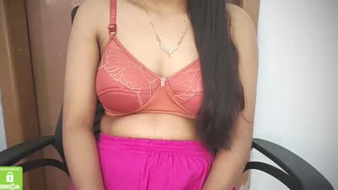 Snapshot of desicoupleshow chatting on 03.04.25 Eva and Adam online show from 03.04.25