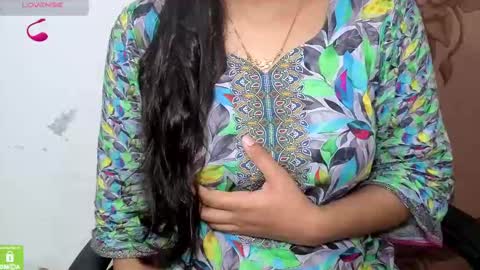 Snapshot of desicoupleshow chatting on 09.08.25 Eva and Adam online show from 09.08.25