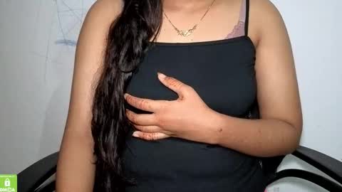 Snapshot of desicoupleshow chatting on 11.06.25 Eva and Adam online show from 11.06.25