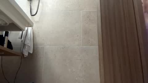 Snapshot of designerskier chatting on 01.02.25 designerskier online show from 01.02.25