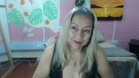 Snapshot of desire_latin chatting on 06.19.26 VALERIA online show from 06.19.26