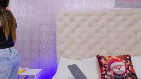 Sara Desire online show from 11.25.25