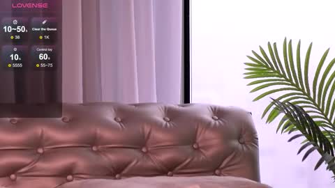 Mia online show from 11.21.25