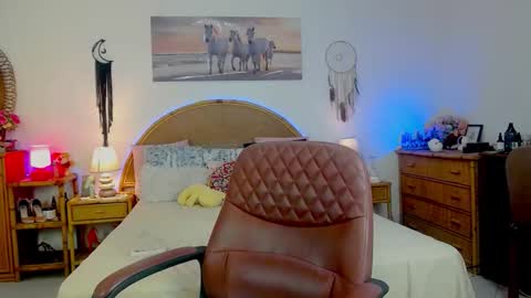 HellenMoon online show from 04.09.26