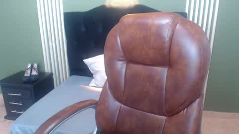 Snapshot of desiring__angel chatting on 12.20.24 Desiring Angel online show from 12.20.24