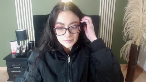 Snapshot of desiring__angel chatting on 01.22.25 Desiring Angel online show from 01.22.25