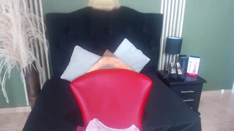 Snapshot of desiring__angel chatting on 02.01.25 Desiring Angel online show from 02.01.25