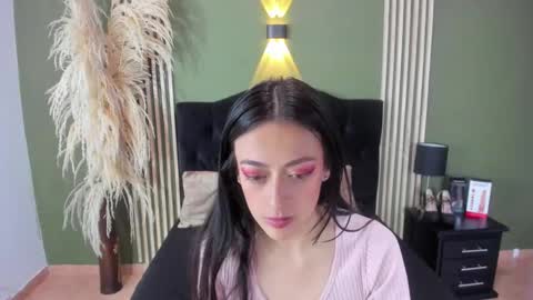 Snapshot of desiring__angel chatting on 02.25.25 Desiring Angel online show from 02.25.25