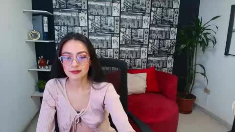 Snapshot of desiring__angel chatting on 05.18.26 Desiring Angel online show from 05.18.26