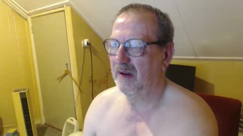 Snapshot of destelp chatting on 04.23.26 destelp online show from 04.23.26