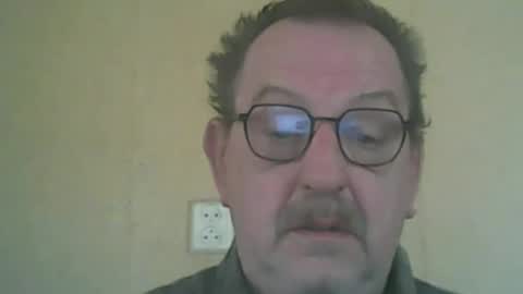 Snapshot of destelp chatting on 04.26.26 destelp online show from 04.26.26