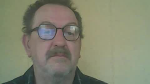 Snapshot of destelp chatting on 05.10.26 destelp online show from 05.10.26