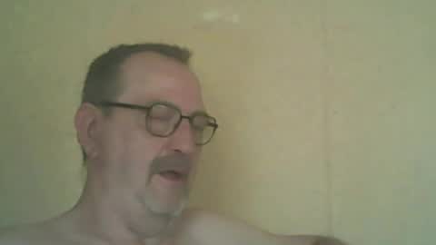 Snapshot of destelp chatting on 05.26.26 destelp online show from 05.26.26