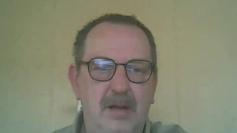 Snapshot of destelp chatting on 05.30.26 destelp online show from 05.30.26
