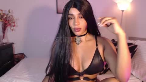 Snapshot of destinnemil chatting on 07.17.26 Destinne Mill online show from 07.17.26