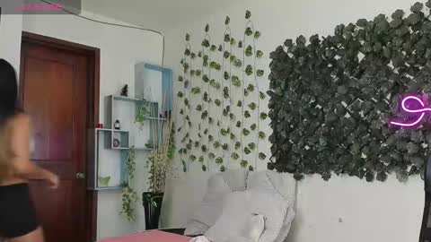 Snapshot of destinyhills_ chatting on 02.02.26 Destiny online show from 02.02.26