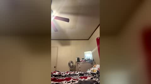 Snapshot of detroitredbone chatting on 05.17.26 detroitredbone online show from 05.17.26