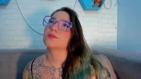 Deva Blue online show from 03.04.25