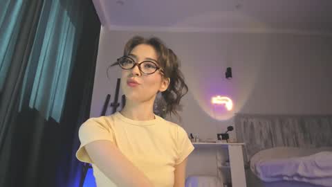 Snapshot of devaivy chatting on 09.10.25 Deva online show from 09.10.25