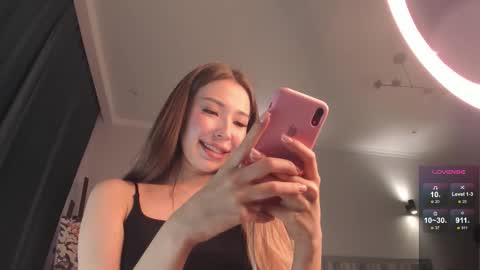 Snapshot of devaivy chatting on 10.29.25 Deva online show from 10.29.25