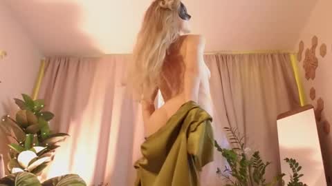 Snapshot of devil_lunna chatting on 02.15.25 ...Ill be back ... online show from 02.15.25