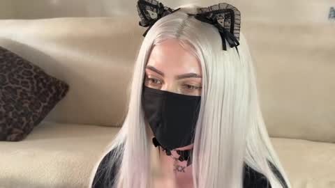 Snapshot of deviliaaa chatting on 03.25.26 Devil online show from 03.25.26