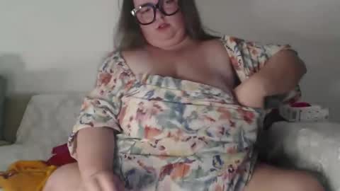 Snapshot of devilschick chatting on 10.28.25 DevilsChick -- OF  online show from 10.28.25