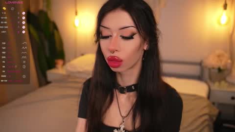 Snapshot of devilss_toy chatting on 11.09.25 CIBELLE online show from 11.09.25