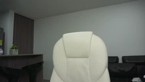 Snapshot of devin_hunter chatting on 12.12.24 Devin Hunter online show from 12.12.24