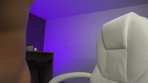 Snapshot of devin_hunter chatting on 12.17.24 Devin Hunter online show from 12.17.24