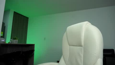 Snapshot of devin_hunter chatting on 12.20.24 Devin Hunter online show from 12.20.24