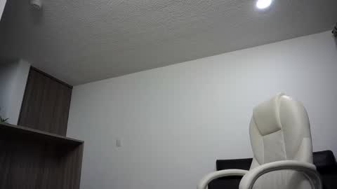 Snapshot of devin_hunter chatting on 01.08.25 Devin Hunter online show from 01.08.25