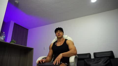 Snapshot of devin_hunter chatting on 01.12.25 Devin Hunter online show from 01.12.25
