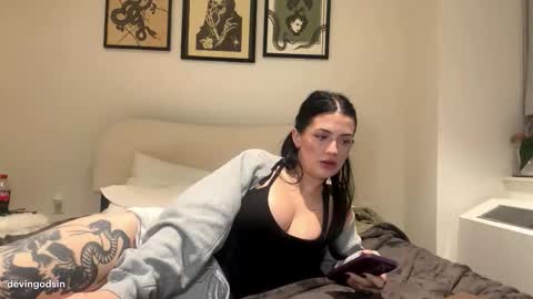 Snapshot of devingodsin chatting on 12.13.25 Devin online show from 12.13.25