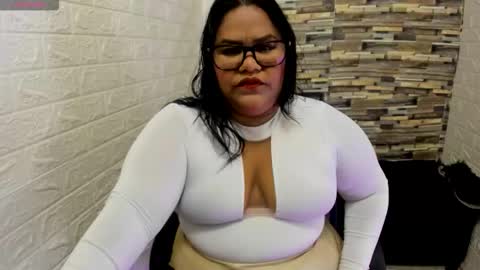 Snapshot of dhevora chatting on 11.13.25 DHEVORA online show from 11.13.25