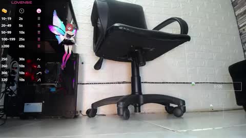 Snapshot of dhevora chatting on 11.21.25 DHEVORA online show from 11.21.25