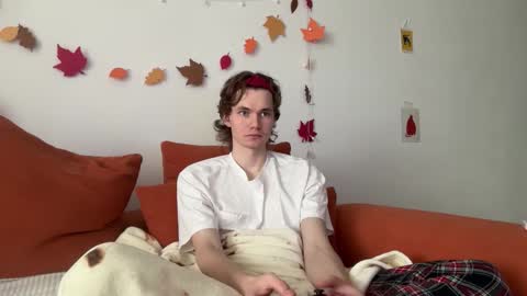 Snapshot of di_n_alex chatting on 10.29.25 Di Alex online show from 10.29.25