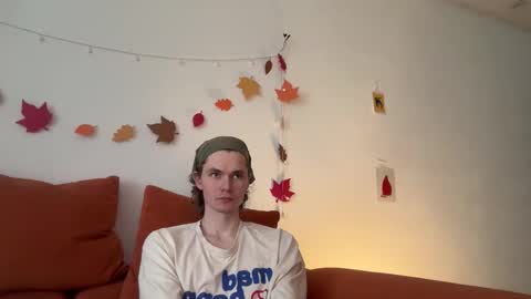 Snapshot of di_n_alex chatting on 10.30.25 Di Alex online show from 10.30.25